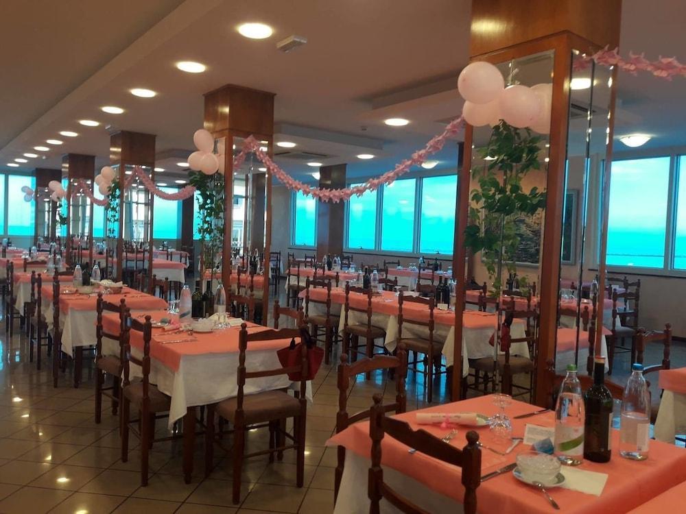 Hotel Majestic Pesaro Ngoại thất bức ảnh